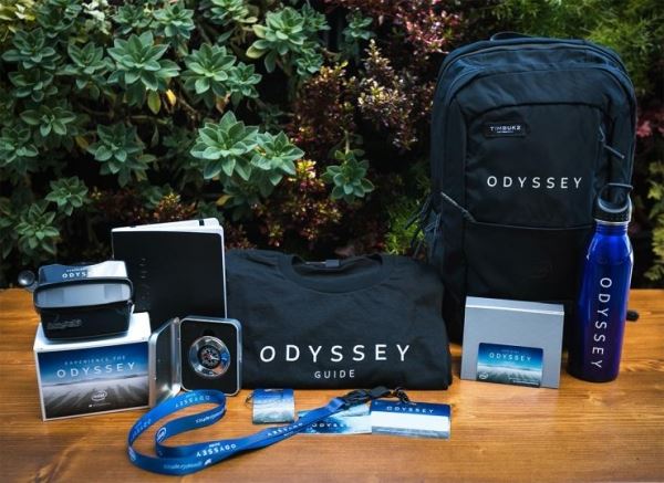 В рюкзаке, который дарила Intel участникам Odyssey, нашлось место для фляжки и компаса