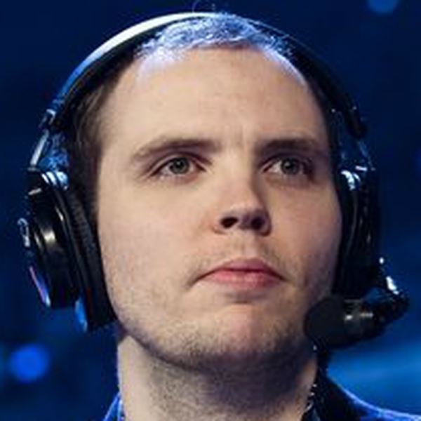 «Когда Valve стала такой дерьмовой и ленивой компанией?». AdmiralBulldog раскритиковал разработчиков Dota 2